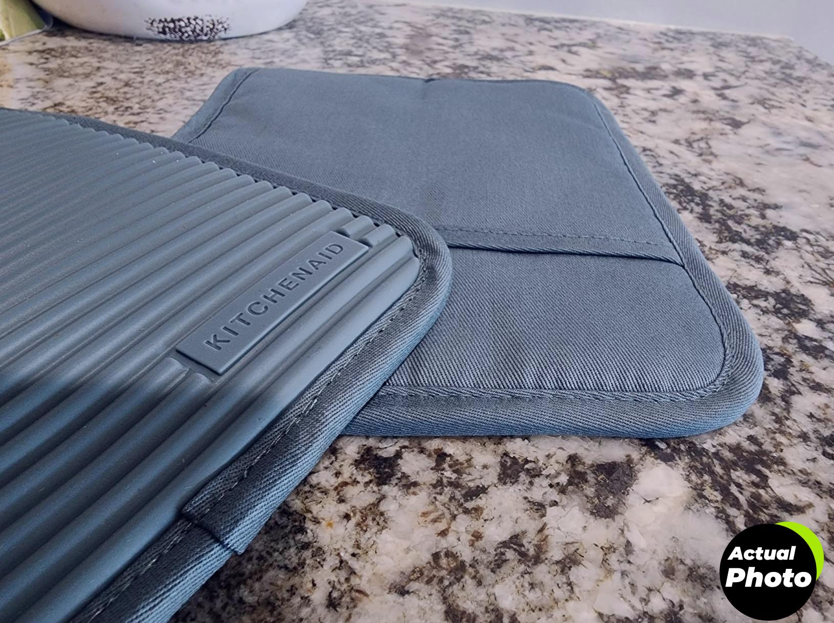 kitchenaid-ribbed-silicone-pot-holder-set-foto-1