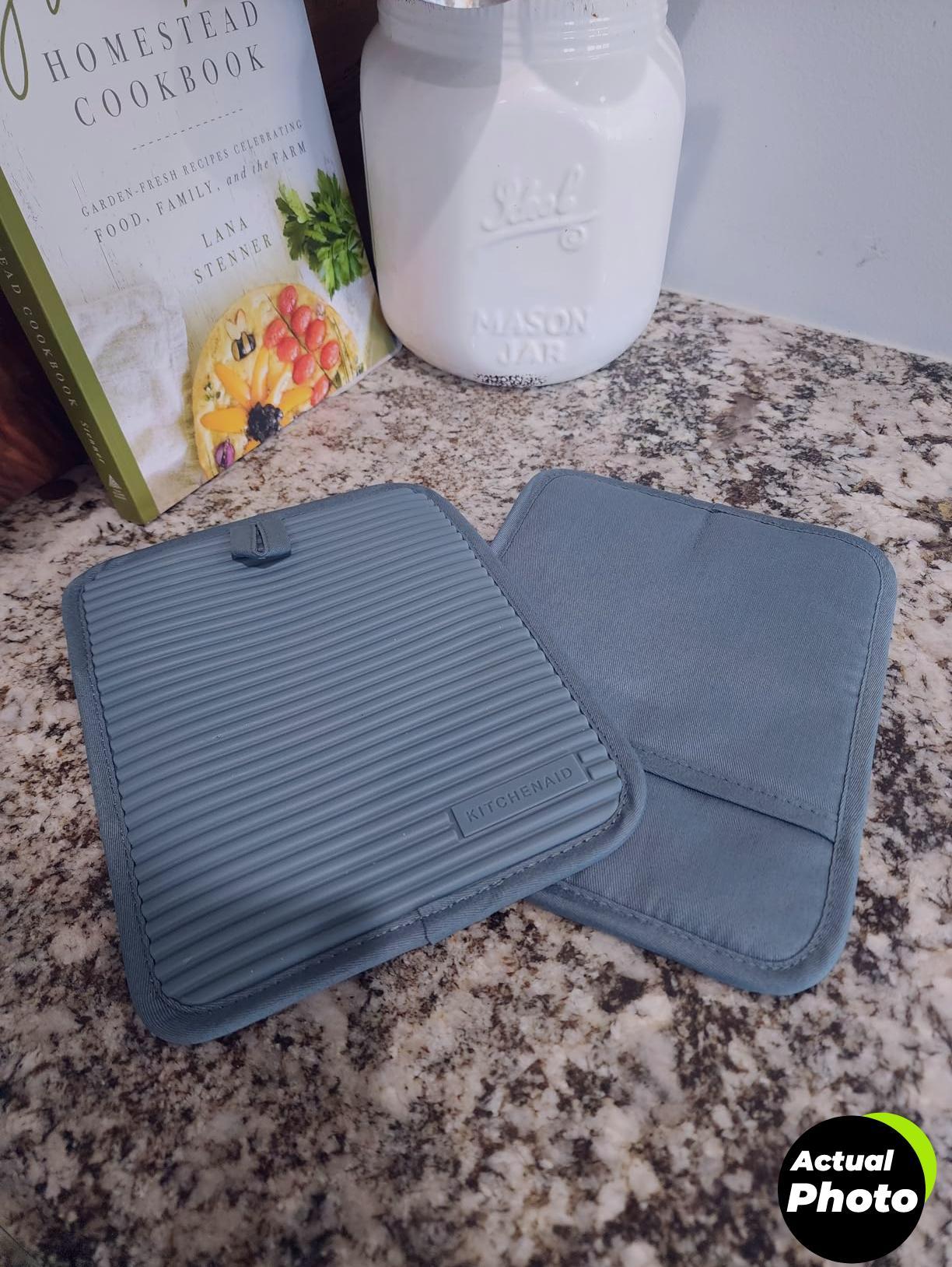 kitchenaid-ribbed-silicone-pot-holder-set-foto-3